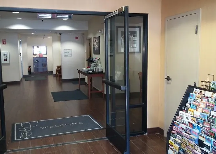 Hotel Country & By Radisson - East Route 66 4*