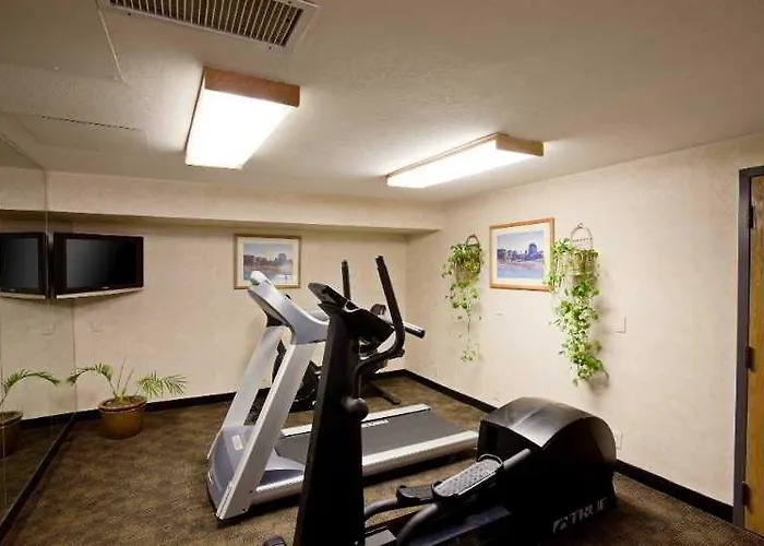 Hotel Country & By Radisson - East Route 66 4*