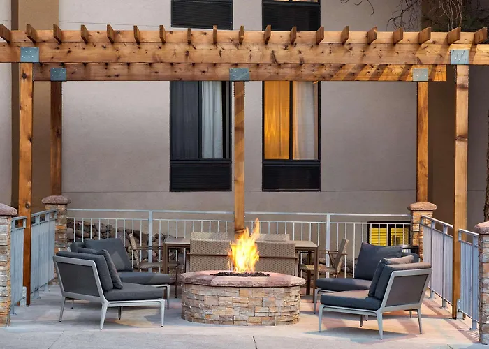 Country & By Radisson - East Route 66 4*