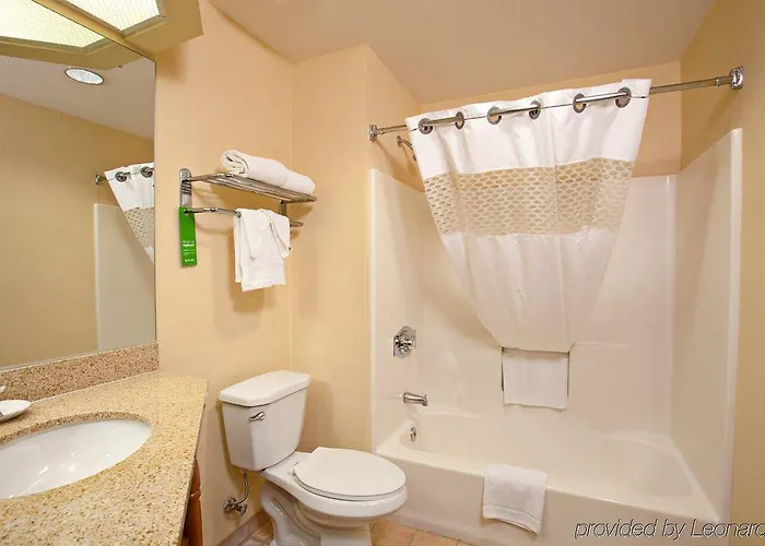 Hotel Country & By Radisson - East Route 66 4*