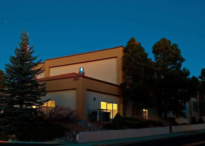 Hotel Country & By Radisson - East Route 66 4*